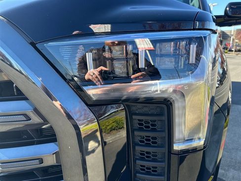 Used 2023 Toyota Tundra Platinum image 9