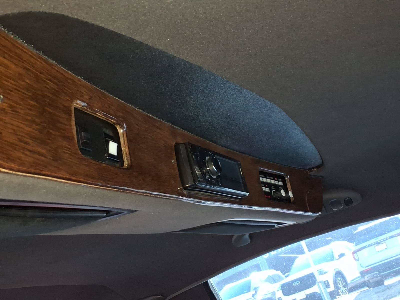 Used 1999 Lincoln Town Car Executive RWD image 23