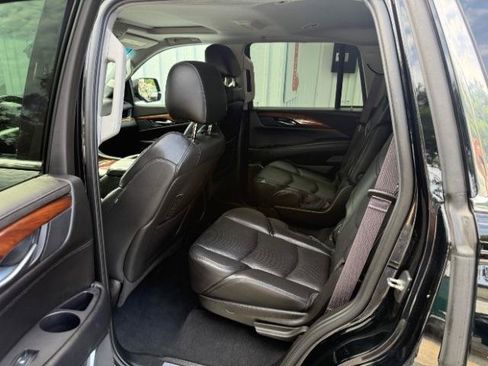 Used 2015 Cadillac Escalade Luxury AWD/4WD image 19