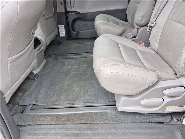 Used 2015 Toyota Sienna XLE FWD image 19