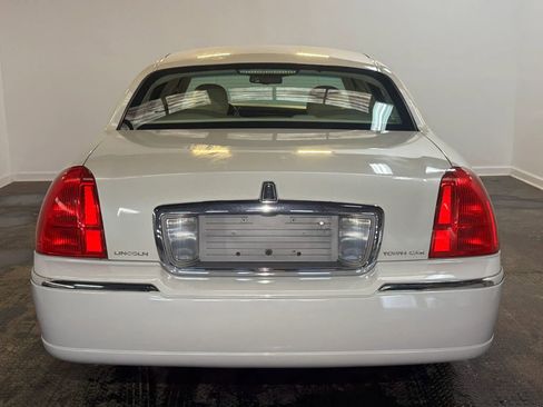 Used 2007 Lincoln Town Car Signature Limited RWD image 5