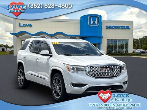 Used 2019 GMC Acadia Denali w/ Technology Package FWD image 1
