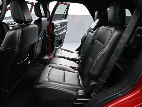 Certified 2018 Ford Explorer Limited w/ Ford Safe & Smart Package image 21