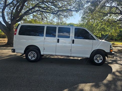 Used 2015 Chevrolet Express 2500 LT w/ LT Preferred Equipment Group image 3