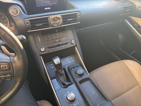 Used 2019 Lexus IS 300 image 4
