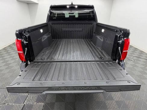 Certified 2025 Toyota Tacoma SR5 AWD/4WD image 15