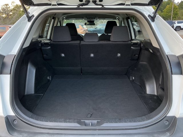 Used 2021 Toyota RAV4 LE FWD image 28