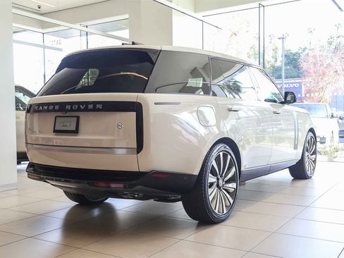 New 2024 Land Rover Range Rover SV image 5