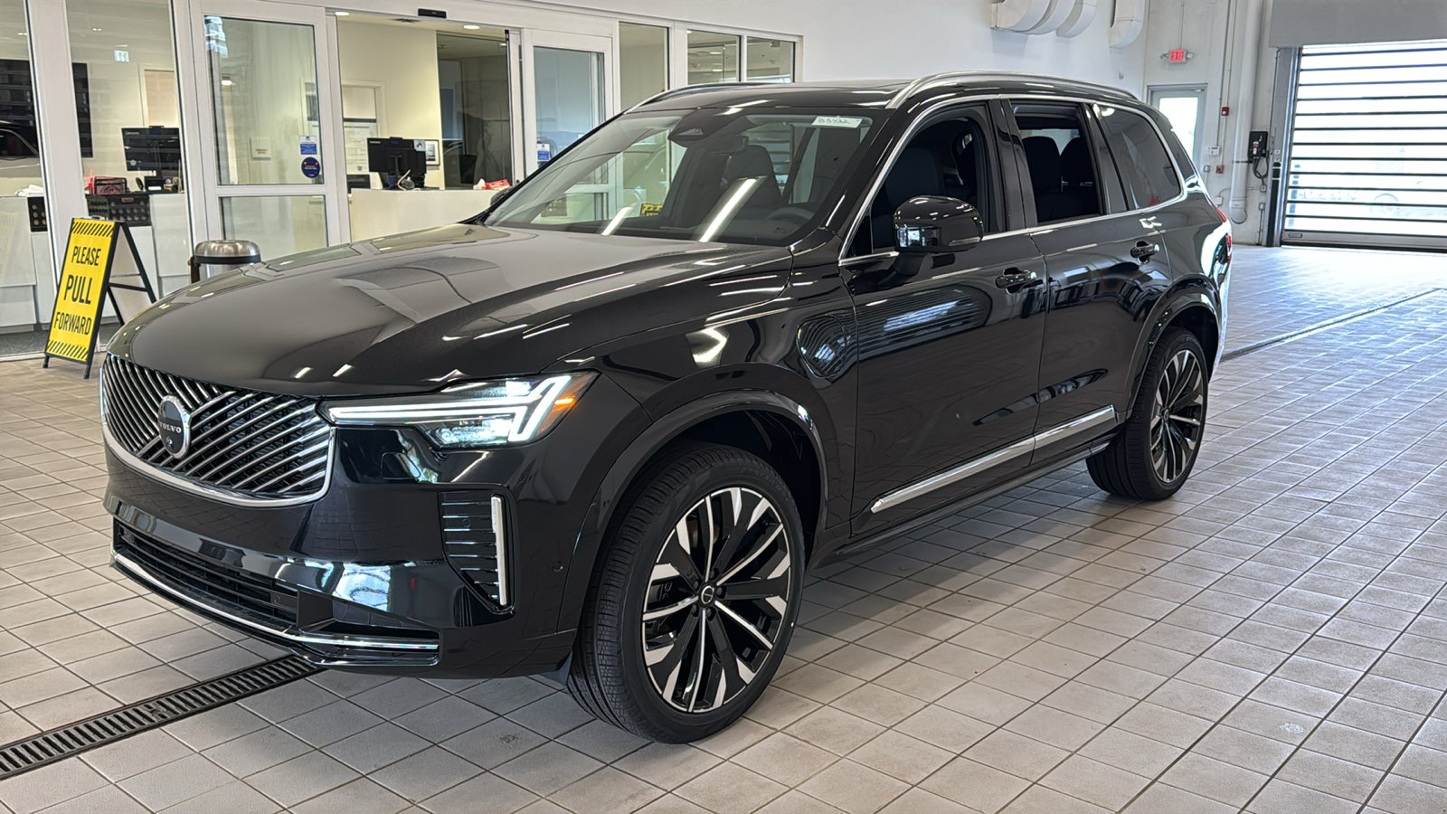 New 2026 Volvo XC90 T8 Plus w/ Protection Package AWD/4WD image 9