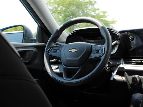 Certified 2025 Chevrolet Trax LS FWD image 36
