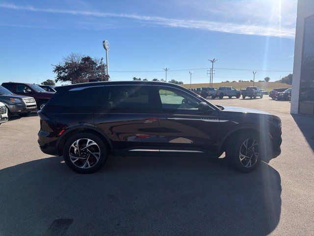 Used 2024 Lincoln Nautilus Premier AWD/4WD image 7