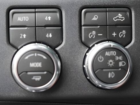 New 2026 GMC Sierra 1500 SLT image 19