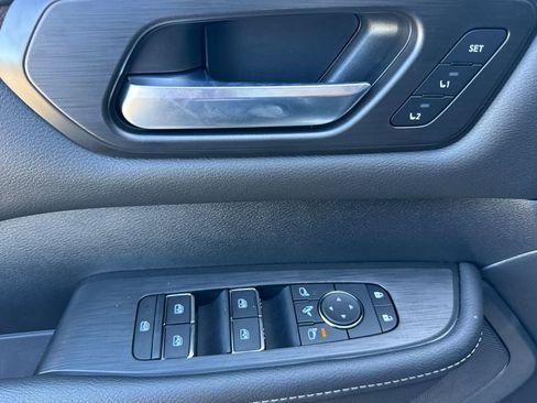 New 2025 Nissan Armada SL image 8