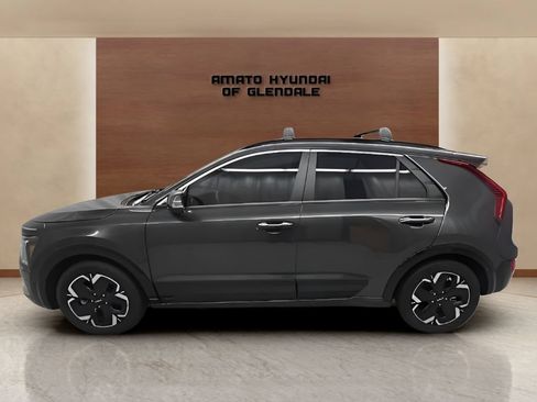 Used 2023 Kia Niro Wind w/ Wind Preserve Package FWD image 3