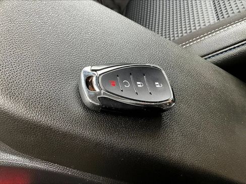 Used 2025 Chevrolet Trax LT FWD image 36