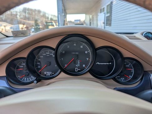 Used 2014 Porsche Panamera 4 image 18