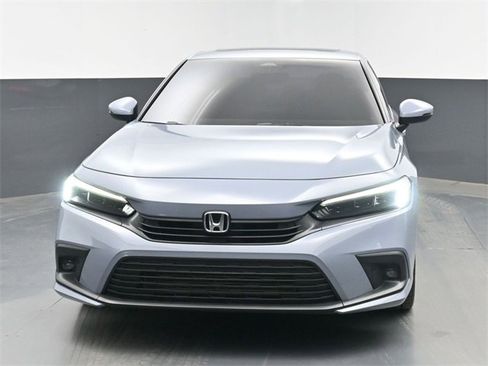 Used 2022 Honda Civic Touring image 3