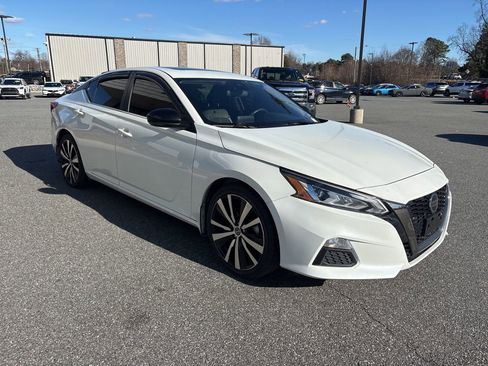 Used 2022 Nissan Altima 2.0 SR image 9