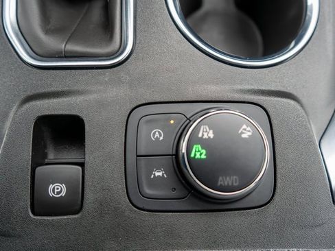 Used 2023 Chevrolet Traverse LT image 35