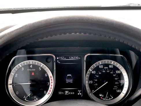 Used 2018 Nissan Titan SV w/ SV Convenience Package image 16