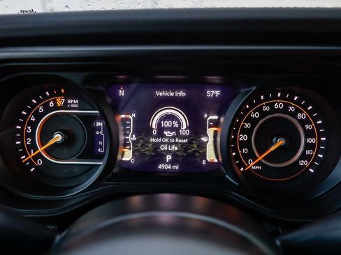 Used 2025 Jeep Gladiator Mojave AWD/4WD image 28