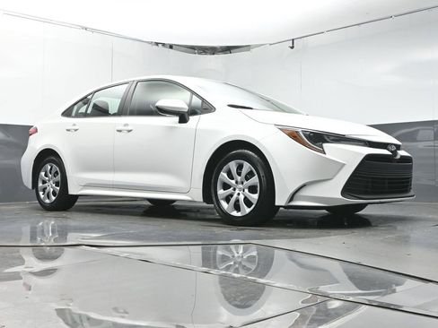 Used 2024 Toyota Corolla LE image 36