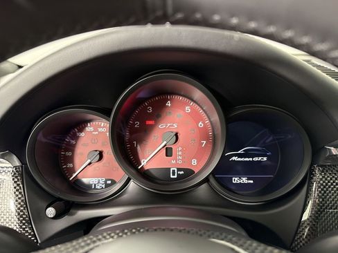 Certified 2025 Porsche Macan GTS image 37