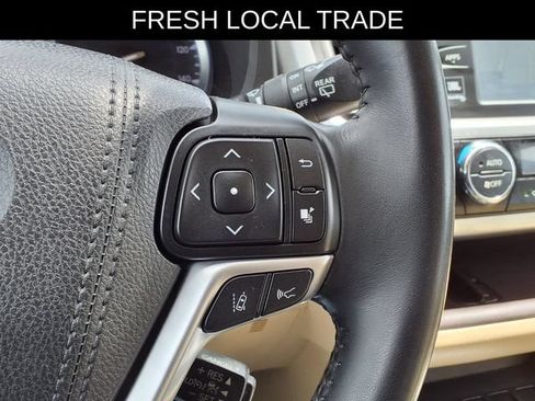 Used 2017 Toyota Highlander Limited FWD image 23