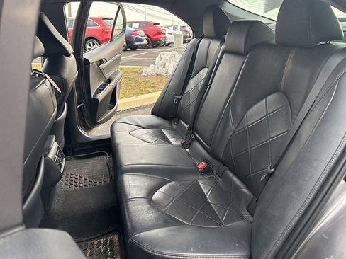 Used 2018 Toyota Camry XLE image 12