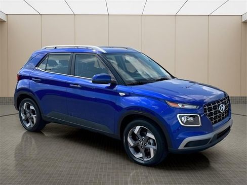 New 2025 Hyundai Venue Limited image 2