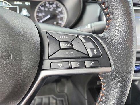 Used 2022 Nissan Versa SR w/ Convenience Package image 22