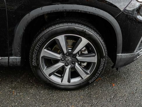 Used 2025 Honda Pilot Touring image 7