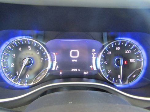 Used 2025 Chrysler Pacifica Select FWD image 27