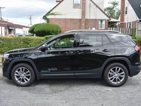 Used 2023 GMC Terrain SLT image 8