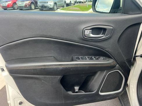 Used 2018 Jeep Compass Limited w/ Navigation Group AWD/4WD image 17