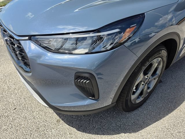 Used 2025 Ford Escape ST-Line w/ Tech Pack #1 FWD image 15