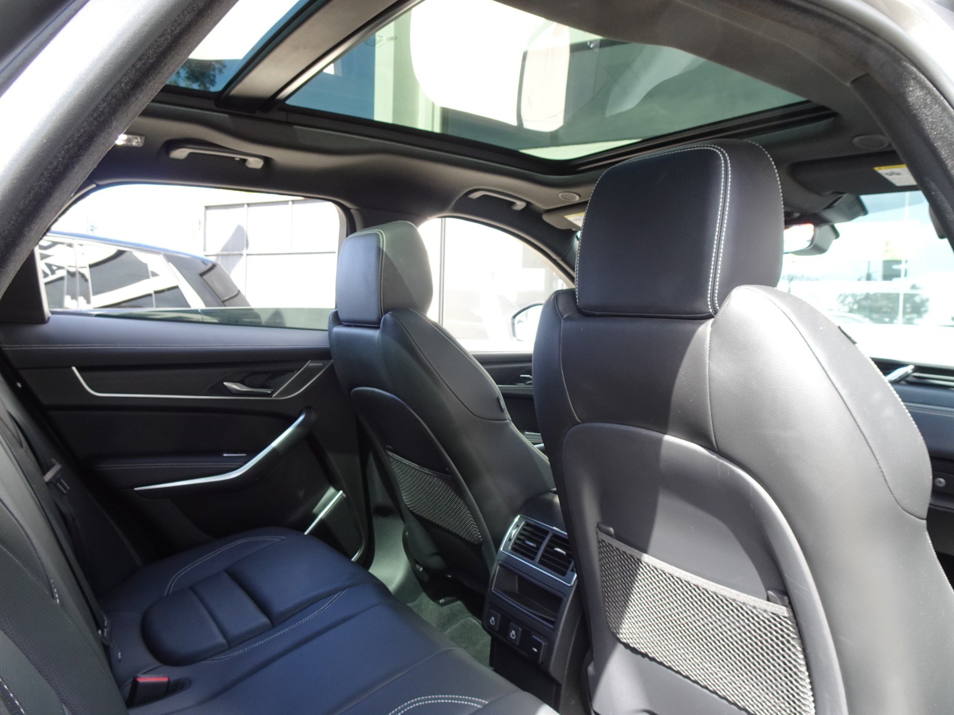 Used 2026 Jaguar F-PACE R-Dynamic S AWD/4WD image 17