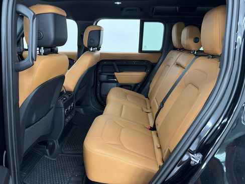 Used 2023 Land Rover Defender 110 V8 AWD/4WD image 23