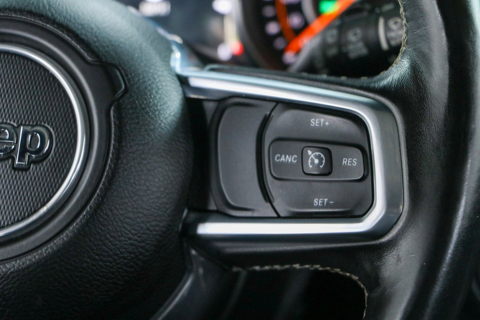 Used 2018 Jeep Wrangler Unlimited Sahara AWD/4WD image 15