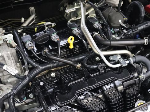Used 2024 Nissan Altima 2.5 SV FWD image 27