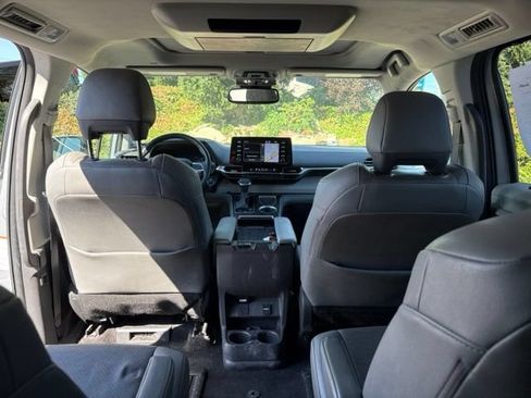 Used 2022 Toyota Sienna Limited AWD/4WD image 19