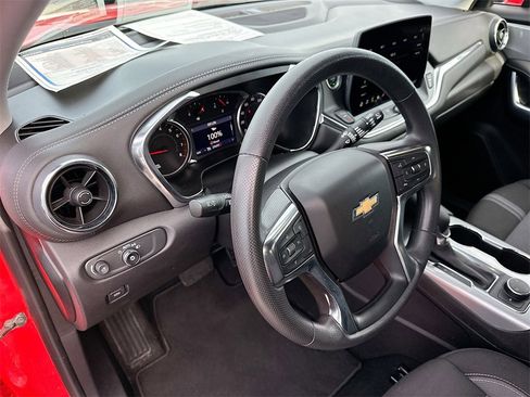 Used 2025 Chevrolet Blazer LT image 9
