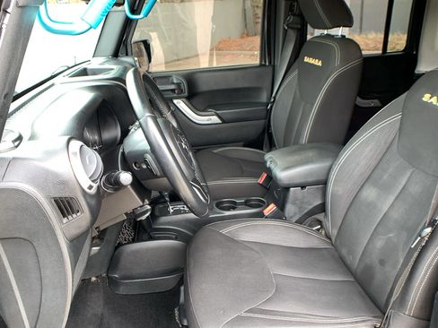 Used 2015 Jeep Wrangler Unlimited Sahara image 11