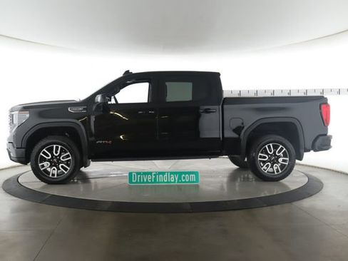 Used 2025 GMC Sierra 1500 AT4 w/ Technology Package AWD/4WD image 9