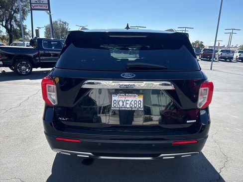Used 2020 Ford Explorer XLT w/ Equipment Group 202A image 6