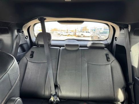 Used 2025 Toyota Sienna Platinum image 18