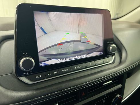 Used 2023 Nissan Rogue S FWD image 14