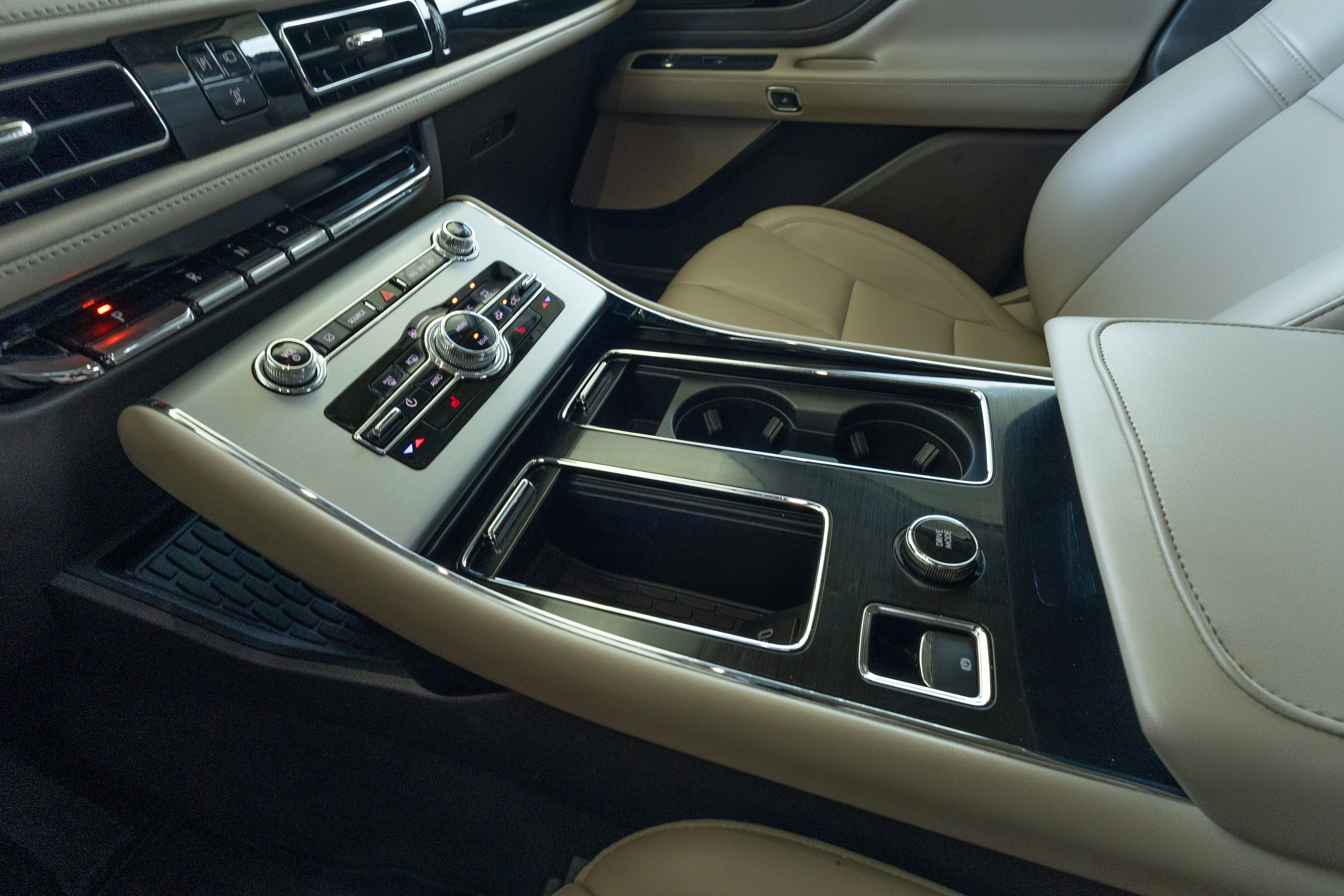 Used 2023 Lincoln Aviator 2WD w/ Premium Package image 17