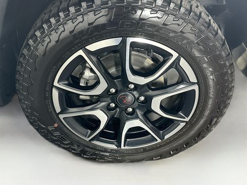 Used 2025 Jeep Compass Trailhawk AWD/4WD image 11