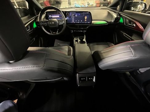 Used 2024 Chevrolet Equinox EV RS image 3